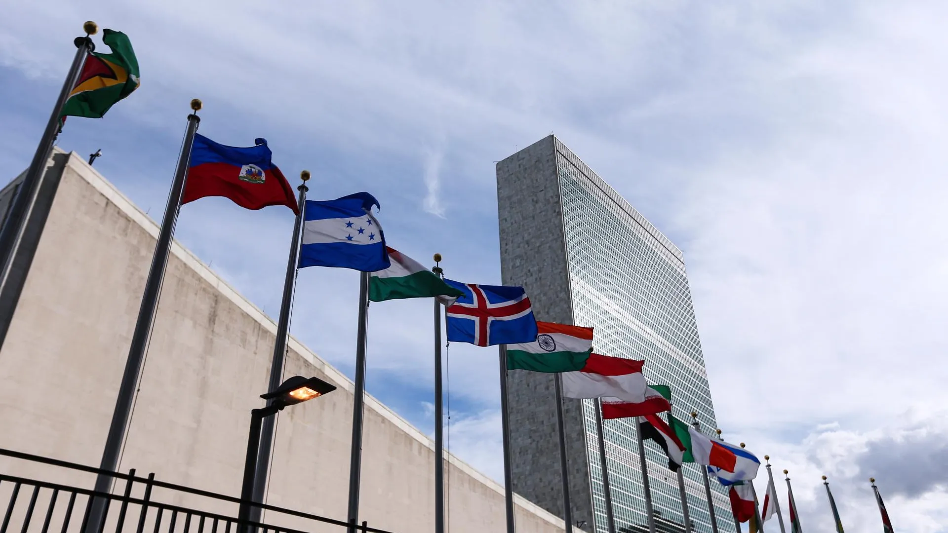 Спецслужбы США продолжают навязчиво интересоваться российскими дипломатами