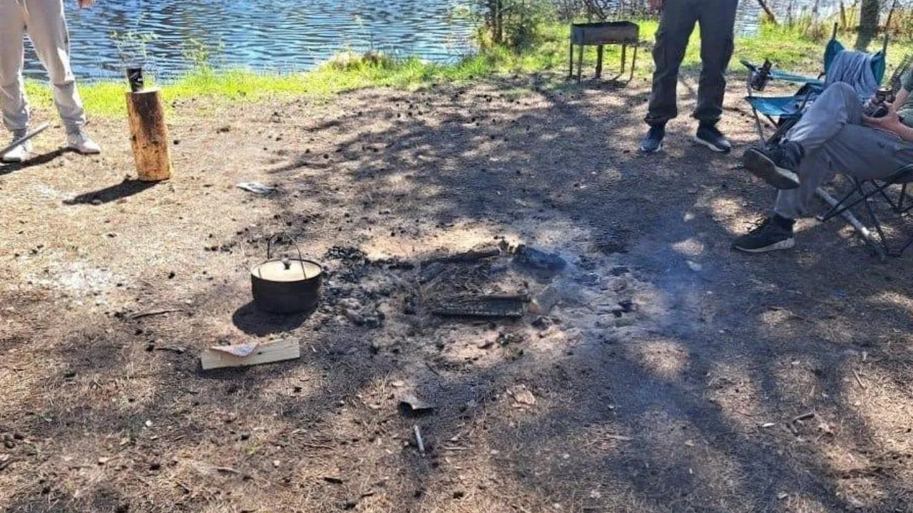 Неудачно отметили день рождения: компанию друзей оштрафовали за разведение огня в подмосковном лесу