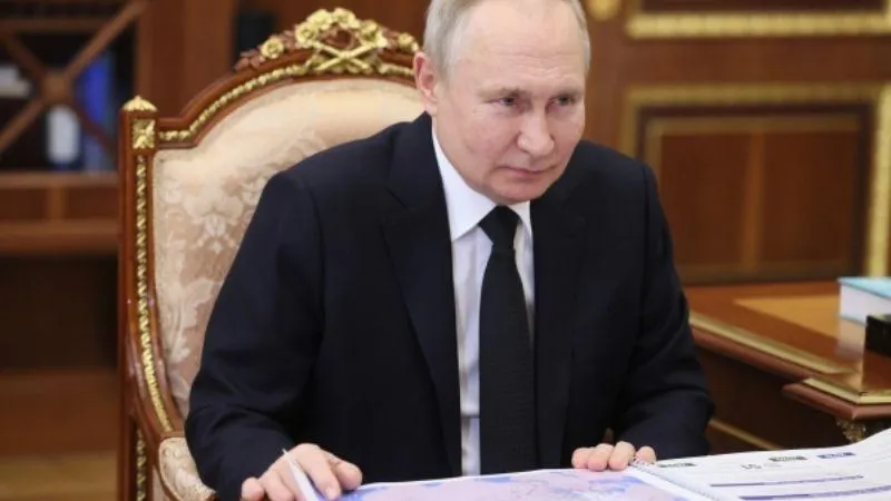 Путин поблагодарил дипломатов за срыв планов Запада по изоляции России