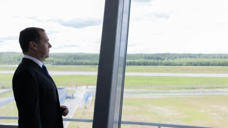 Медведев причислил несистемную оппозицию к заурядным террористам и убийцам