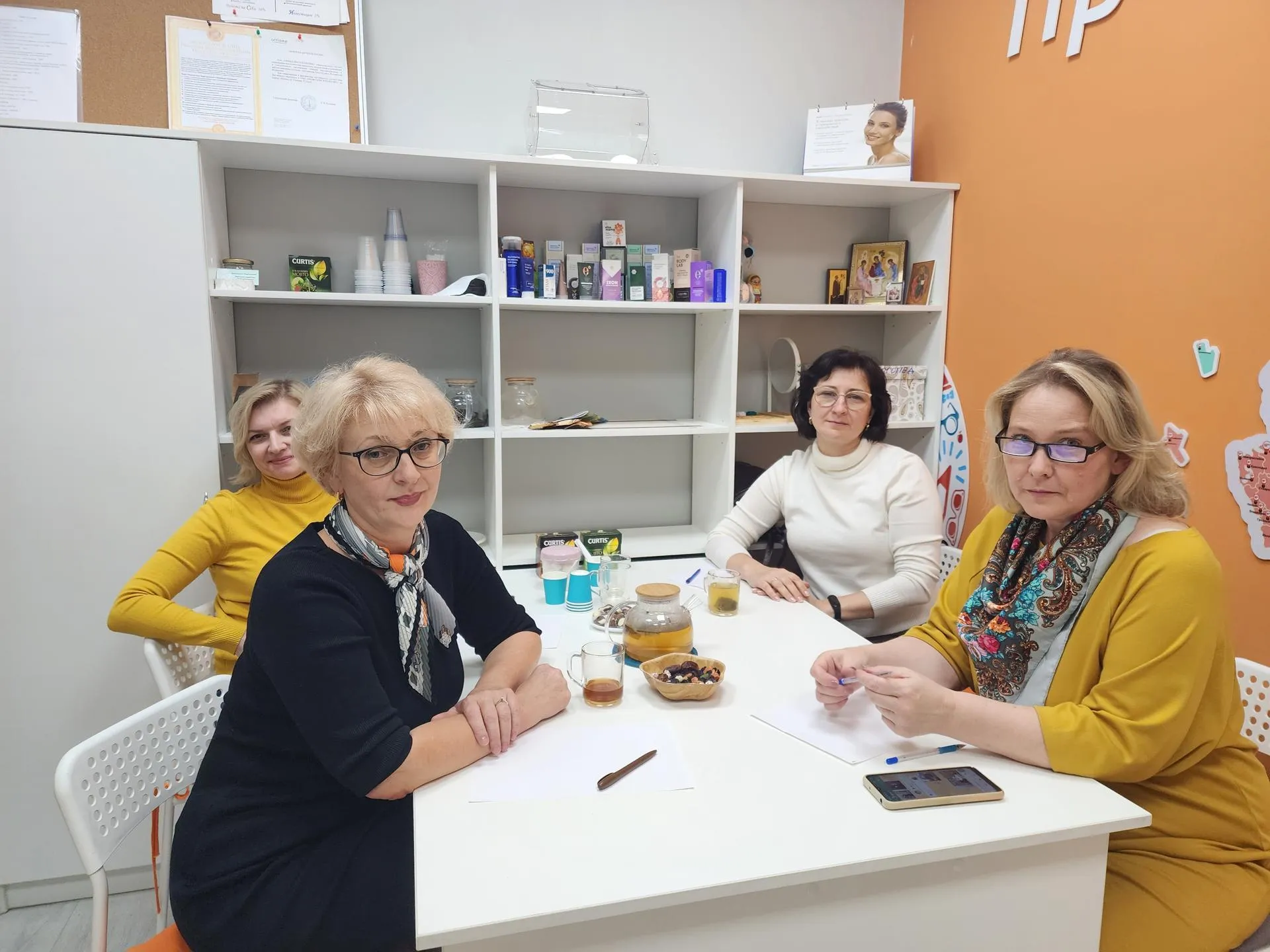 Хавива Фонина / Психолог Ирина Герасимова проводит женский клуб