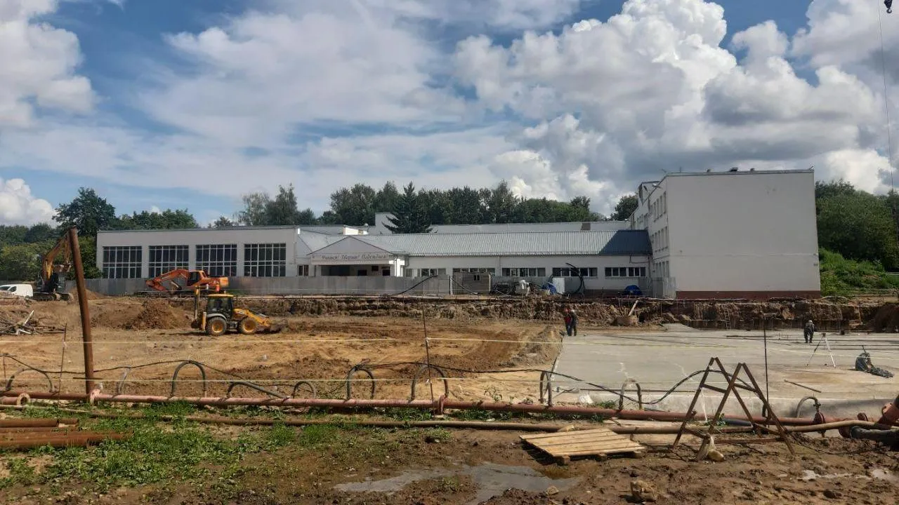 Строительство нового корпуса одной из гимназий ведется в подмосковном Солнечногорске