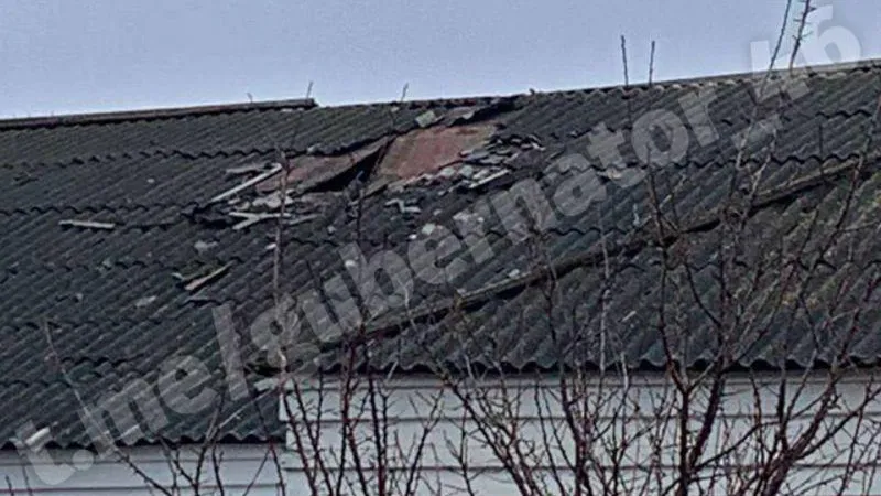 Украинские военные сбросили взрывное устройство на крышу Дома культуры в Курской области