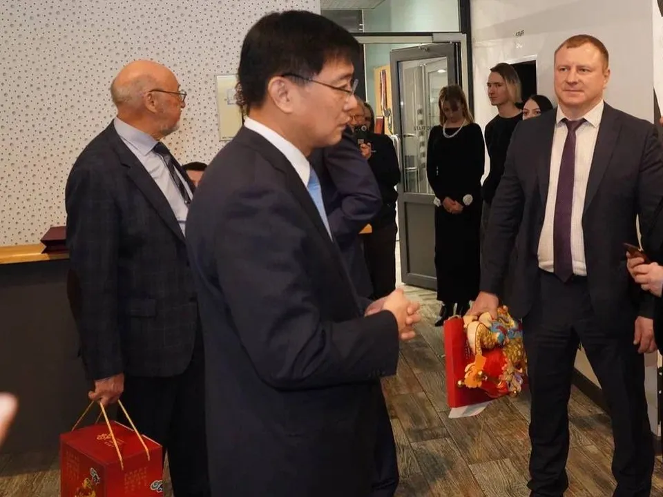 Глава г.о Черноголовка беседует с представителем КНР. Фото: пресс-служба администрации г. о. Черноголовка&nbsp;