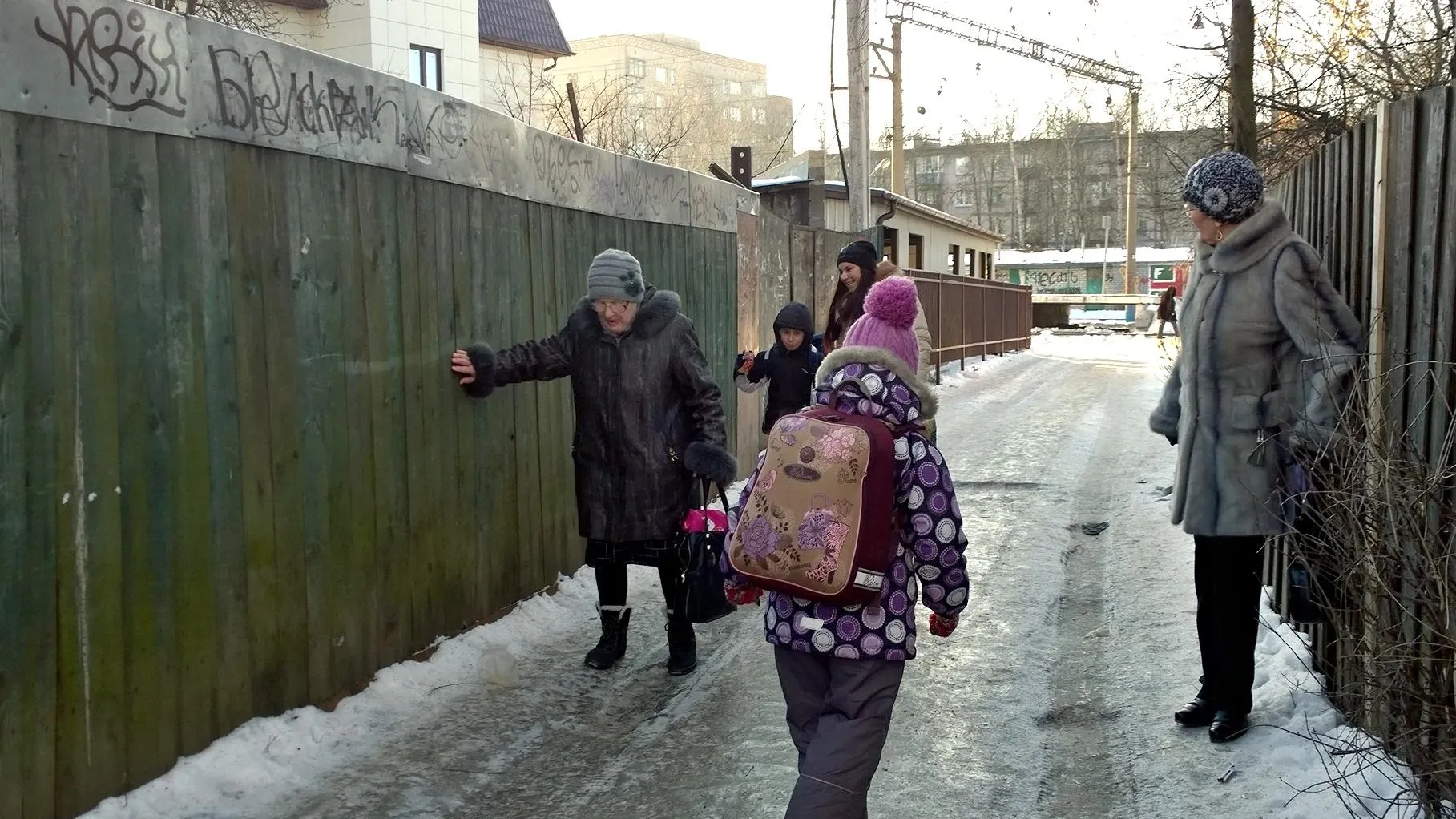 Остеопат Евдокимов рекомендует в зимний сезон носить обувь с жестким задником и устойчивой подошвой