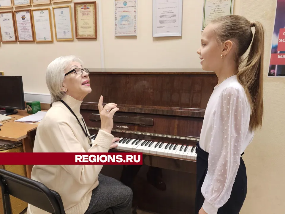 София Шмелева с педагогом по вокалу&nbsp;Ириной Новиковой.&nbsp;Фото: REGIONS/Наталья Дорошева