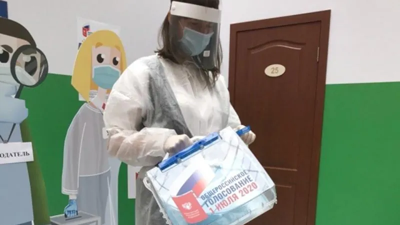 Тесты на COVID-19 и защитные экраны: какие меры безопасности во время голосования по Конституции примут в Подмосковье 