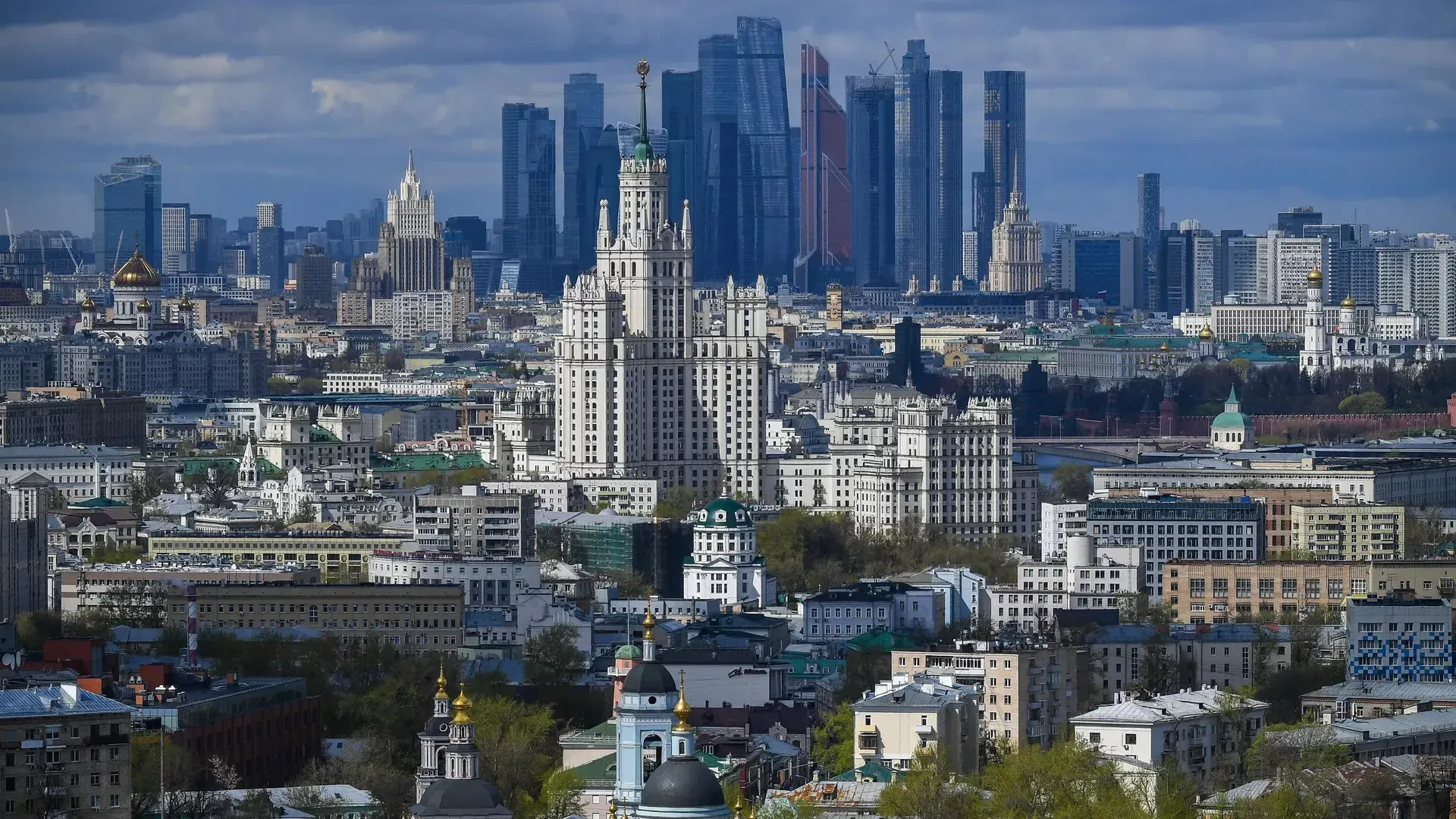 Москвичам рассказали, чем порадует погода на День России
