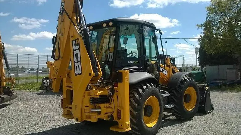 Трактор за 2 млн рублей угнали в Москве