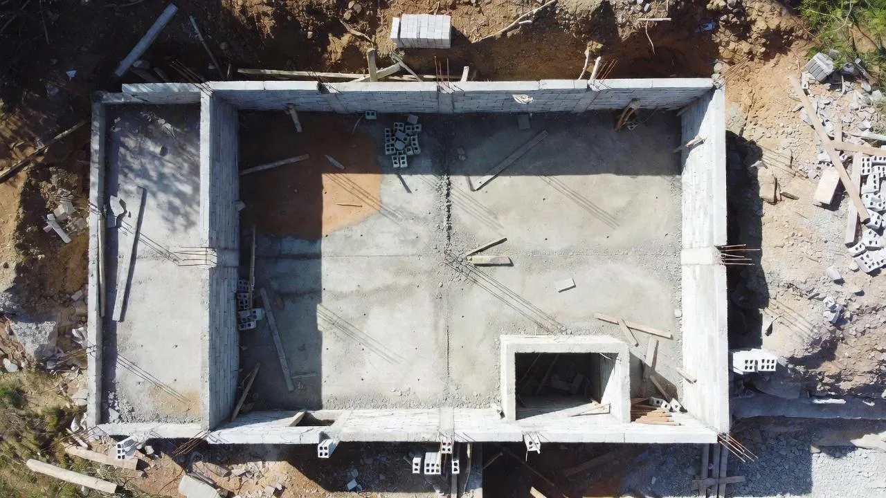 Cтройфирма обманула десятки жен участников СВО и оставила их с ипотекой за руины