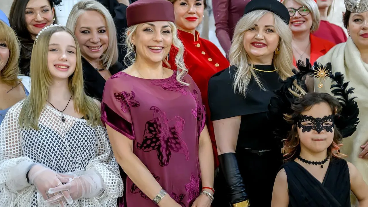 Шляпки, вечерние платья и орган: женщины Подольска устроили «Красивый выход»