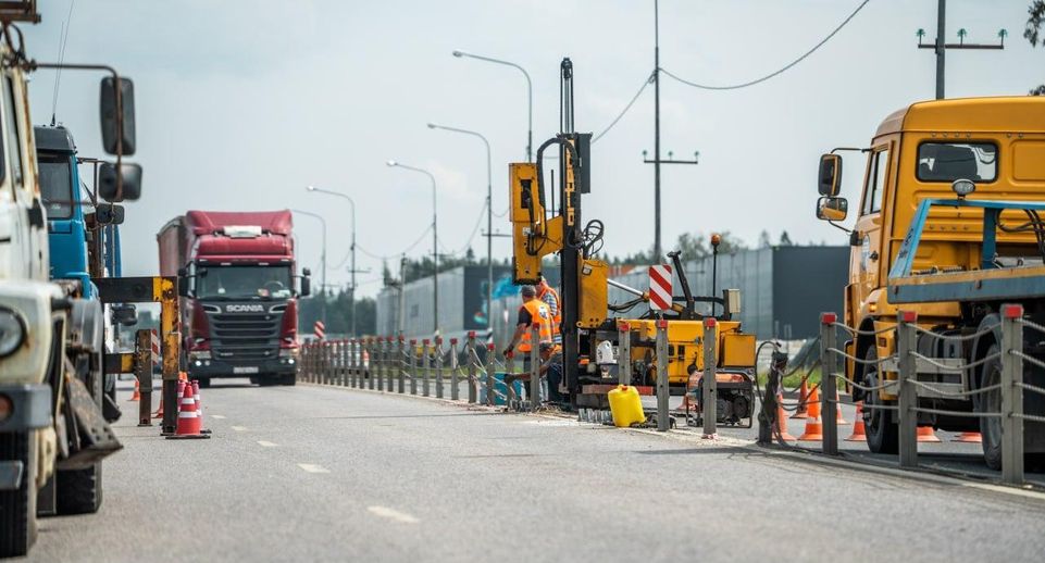 Ограждения обустроили еще на 222 участках дорог в Подмосковье