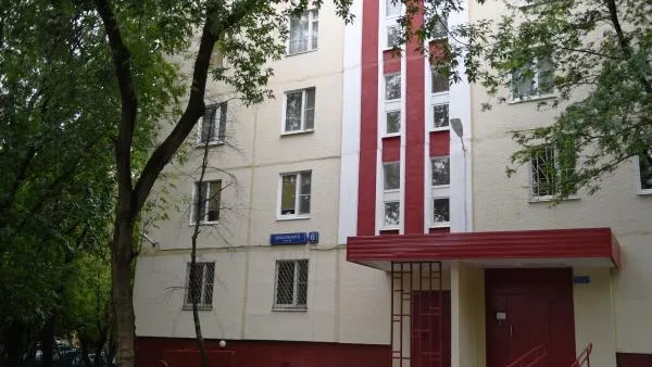 Адвокат Карабанов объяснил, что грозит купившему подъезд москвичу