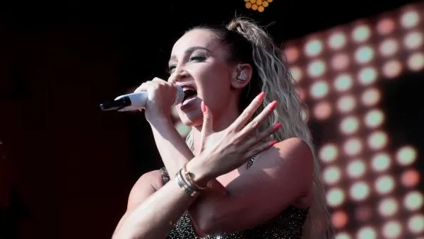 Автор песен рассказал, сколько стоят хиты Бузовой