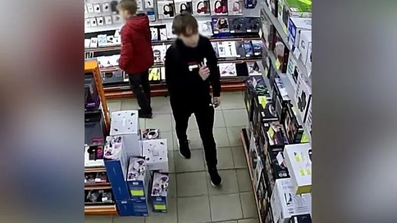 Подростки обворовали магазин техники в Балашихе