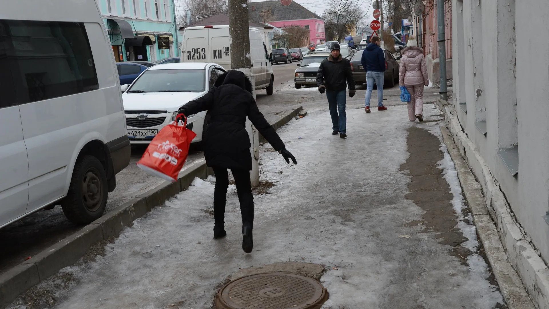 Более 80 жителей Нижегородской области госпитализировано с травмами из-за гололеда за неделю