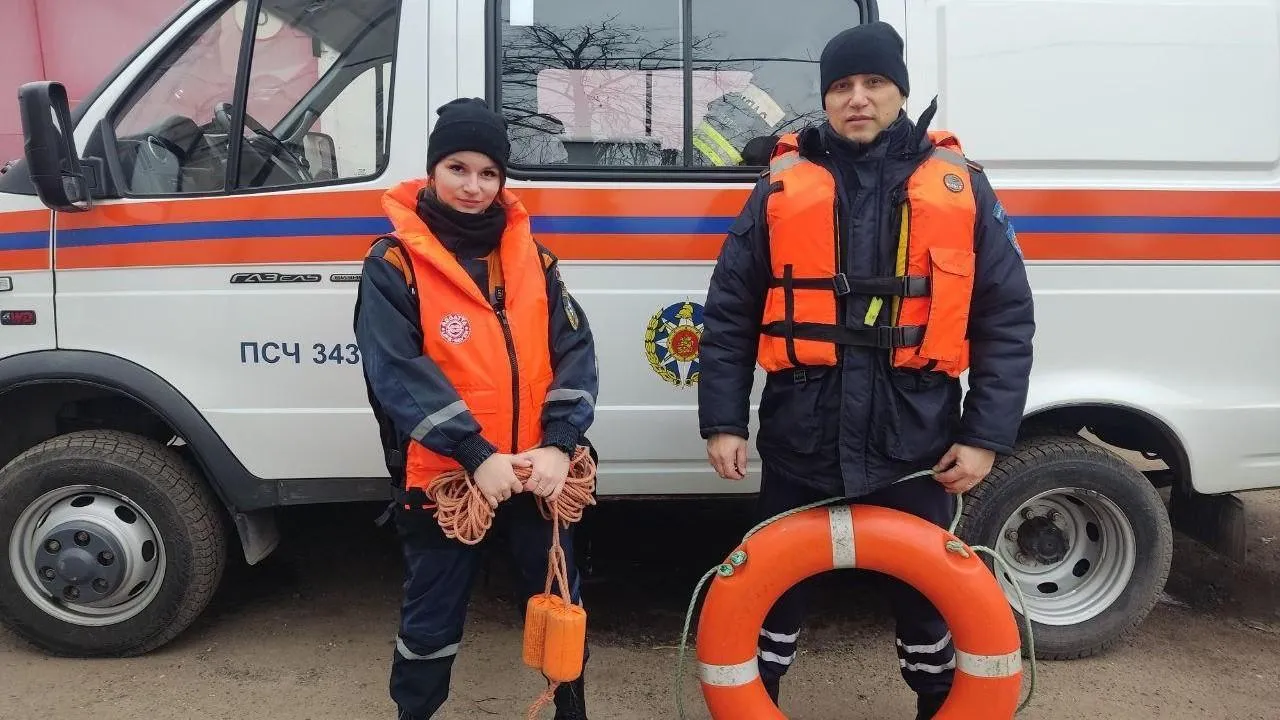 Подмосковные спасатели рассказали, что делать при провале под лед