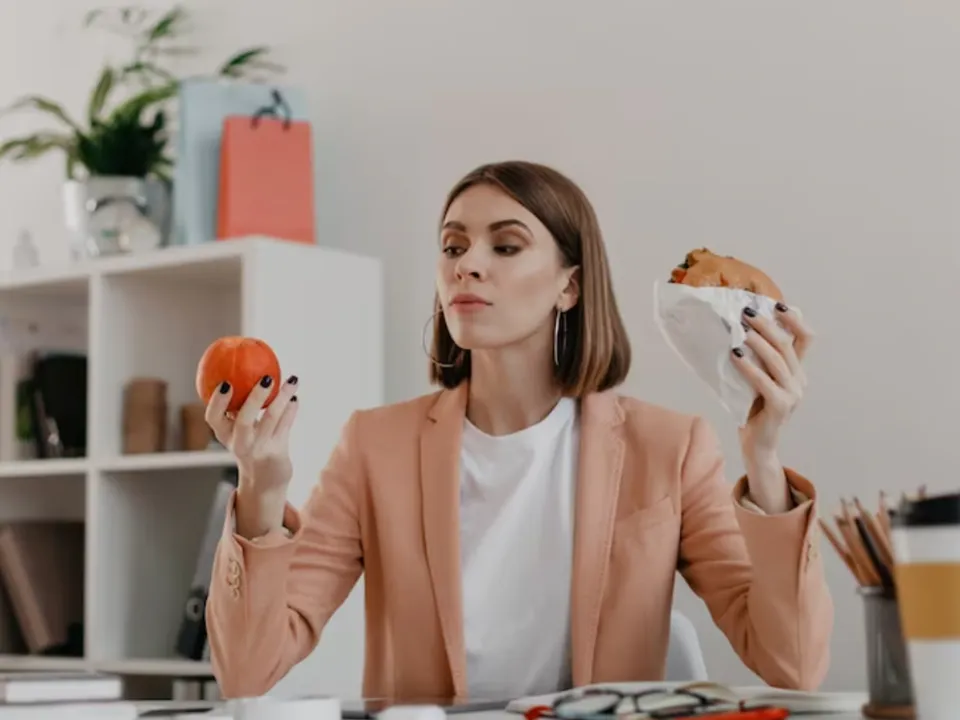 Миф или реальность: эндокринолог Калошина рассказала, можно ли похудеть, питаясь по часам