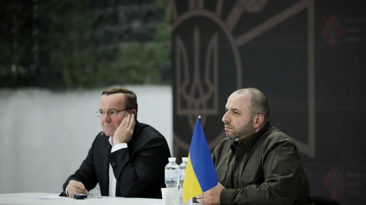 Министр обороны ФРГ Борис Писториус и глава Минобороны Украины Рустем Умеров