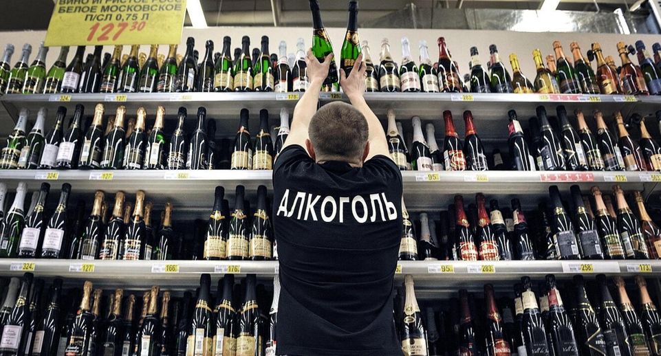 Эксперт Черниговский: ограничение легального алкоголя увеличит объем суррогата