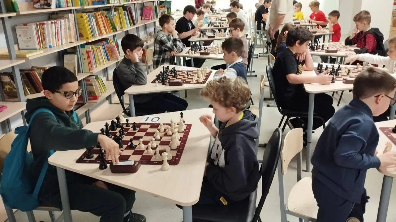 Шахматный турнир в память о погибших бойцах СВО прошел в школе Домодедова