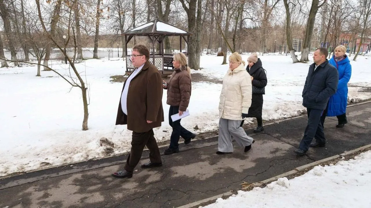 Замглавы Подольска проверил содержание территорий в поселке МИС