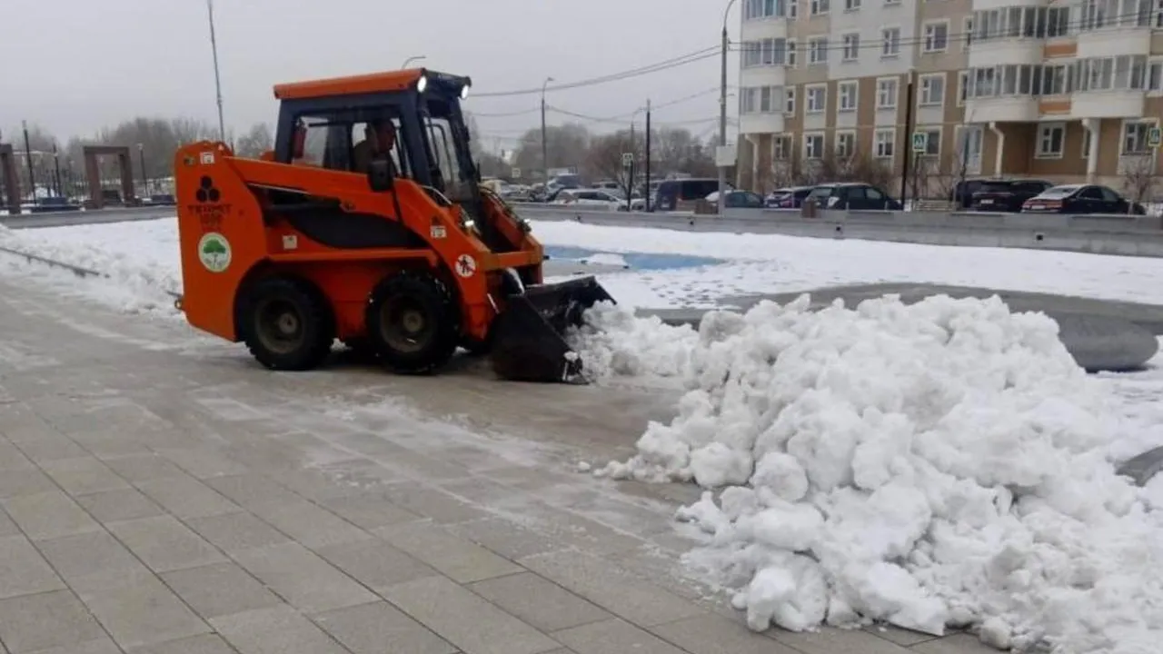Более 280 км дорог очистили от снега в Подольске за ночь