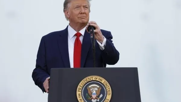 Трамп видит в голосовании по почте угрозу предстоящим выборам