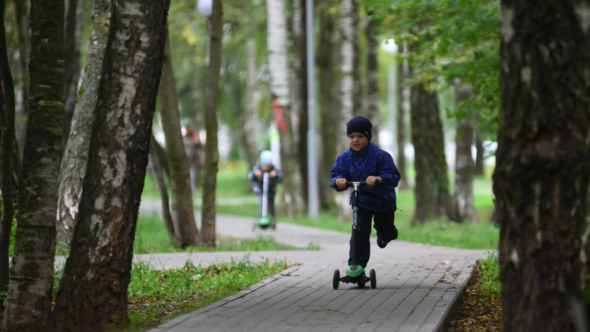Гражданка Украины избила в столице ребенка за езду по тротуару на самокате
