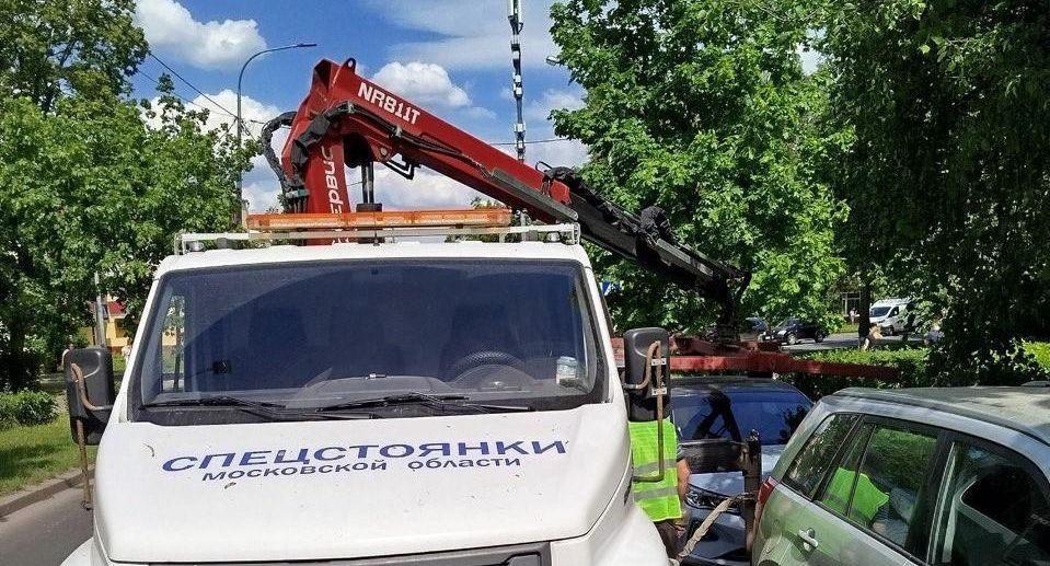 В Подмосковье за неделю эвакуировали около 4 тыс авто за нарушение правил парковки