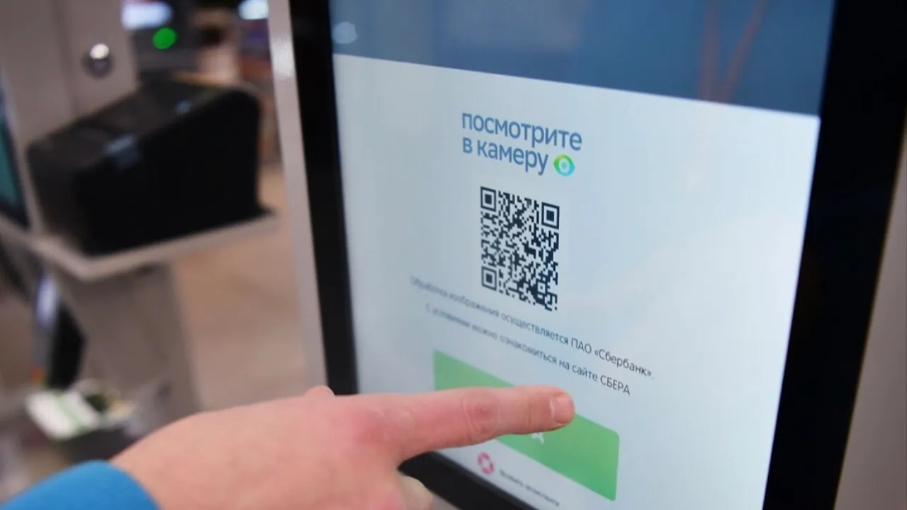 «Могут использовать маскировку»: выяснилось, как россияне попробуют обойти биометрическую систему для покупки алкоголя