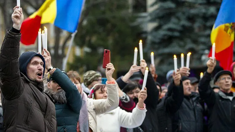Молдаване просят свое правительство «порвать» с Украиной и Европой