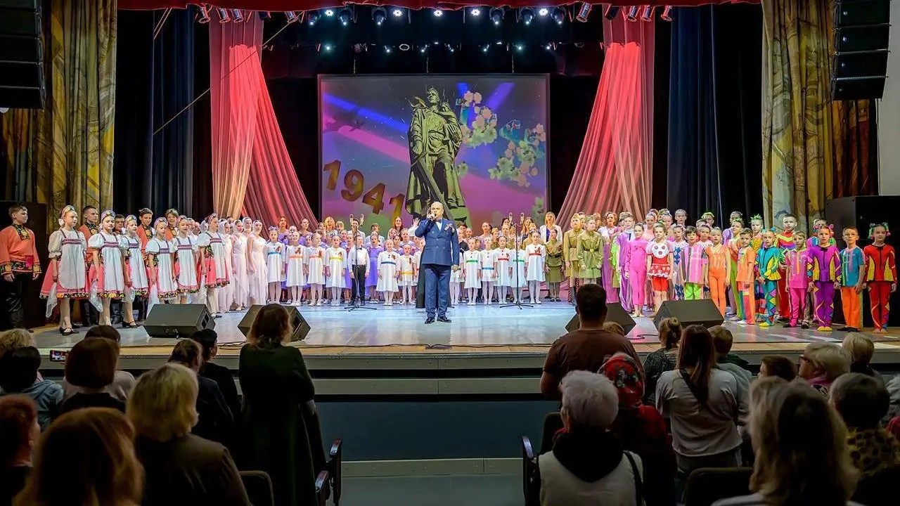 Более 700 человек посетили праздничную программу в ДК «Октябрь» в Подольске