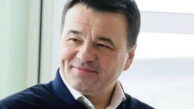 Губернатор Подмосковья Андрей Воробьев доложил Владимиру Путину, что главной породой для выведения станет «Смена-9» — особые бройлеры, которых российские ученые вывели в 2020 году.