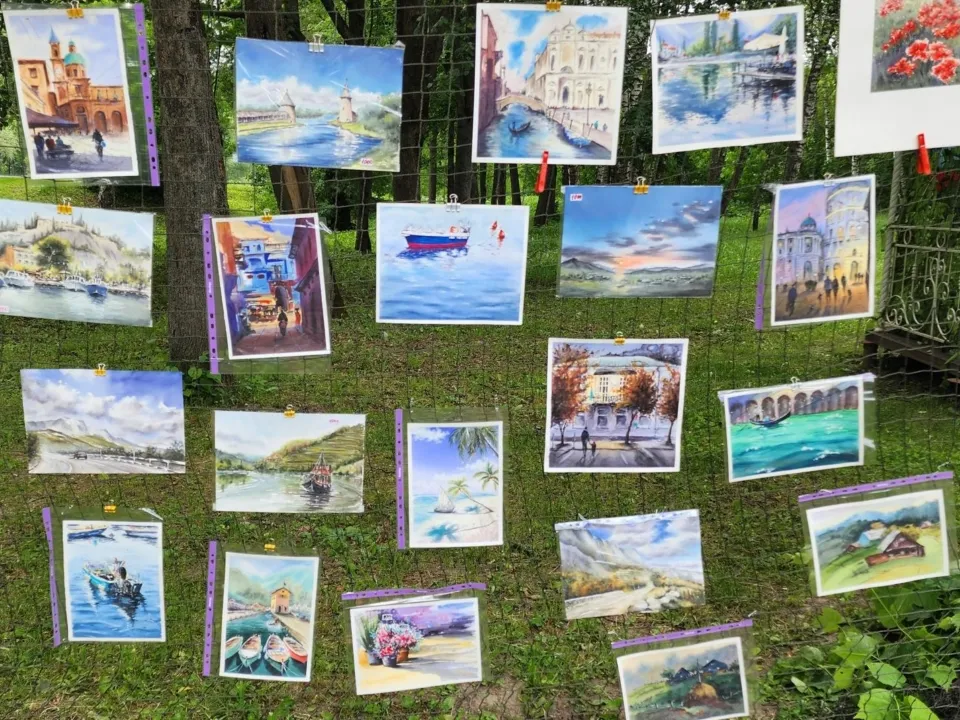 Благотворительная выставка открыток