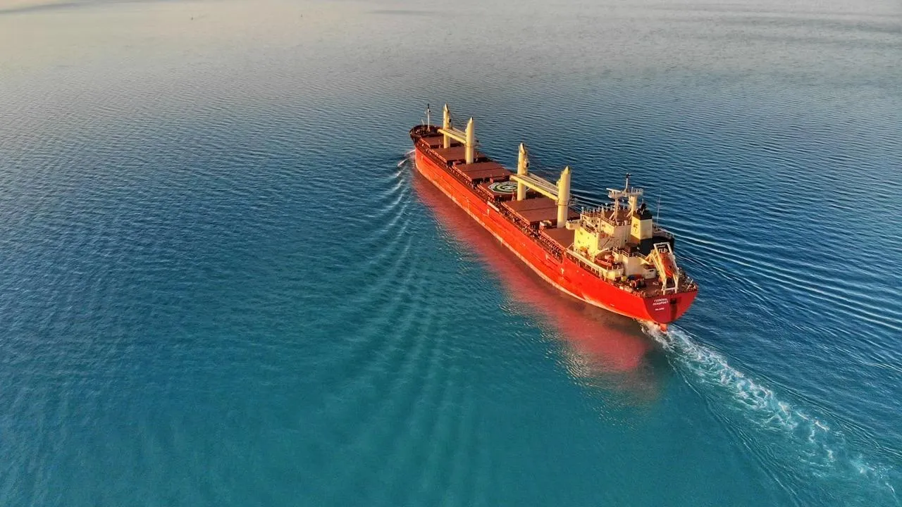 Все российские моряки Seven Pearls покинули Йемен после атак США