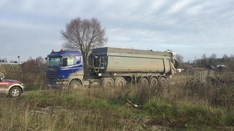 Водителя грузовика, который хотел сбросить нелегально гору мусора, поймали в Наро-Фоминске