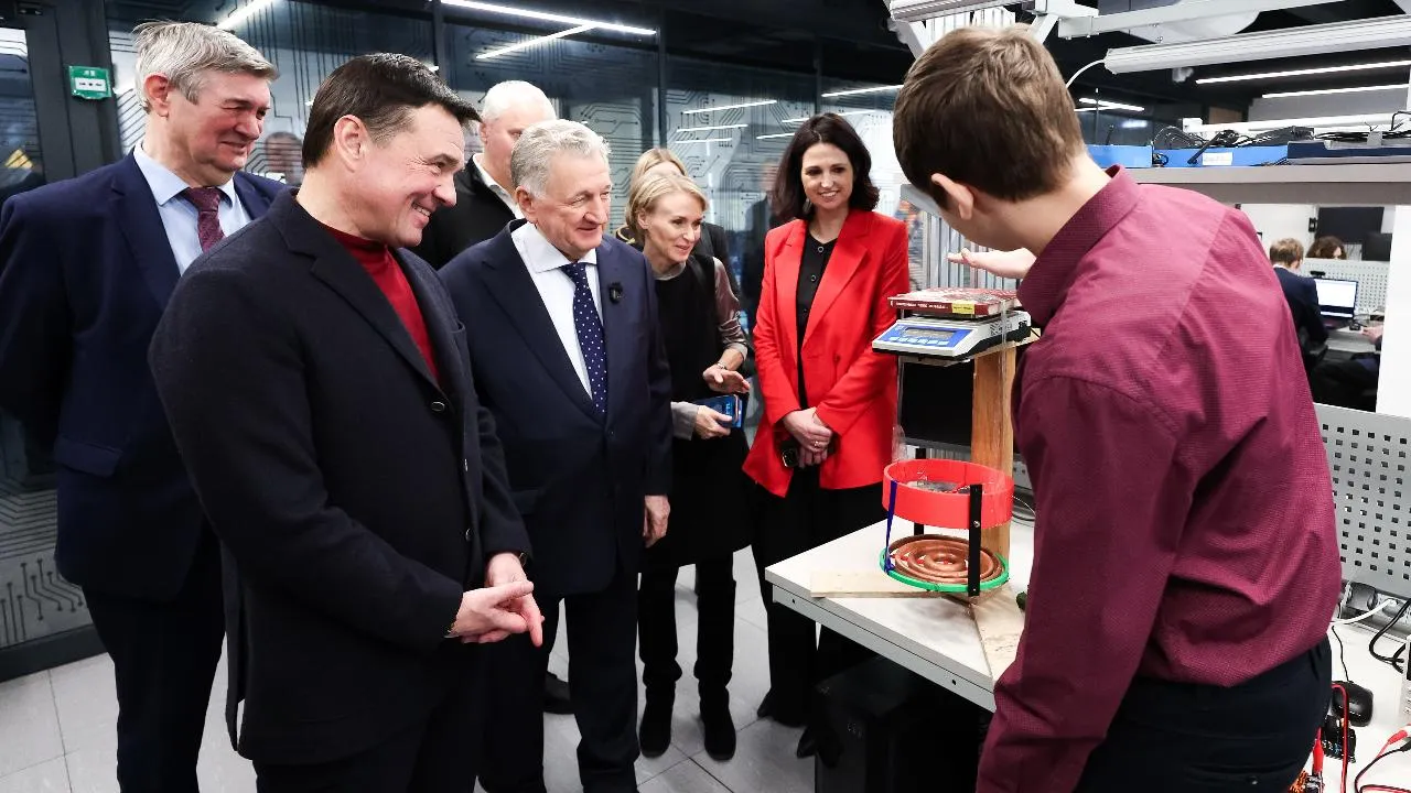 Андрей Воробьев ознакомился с разработками школьников в технопарке «Исток – РТУ МИРЭА» во Фрязино