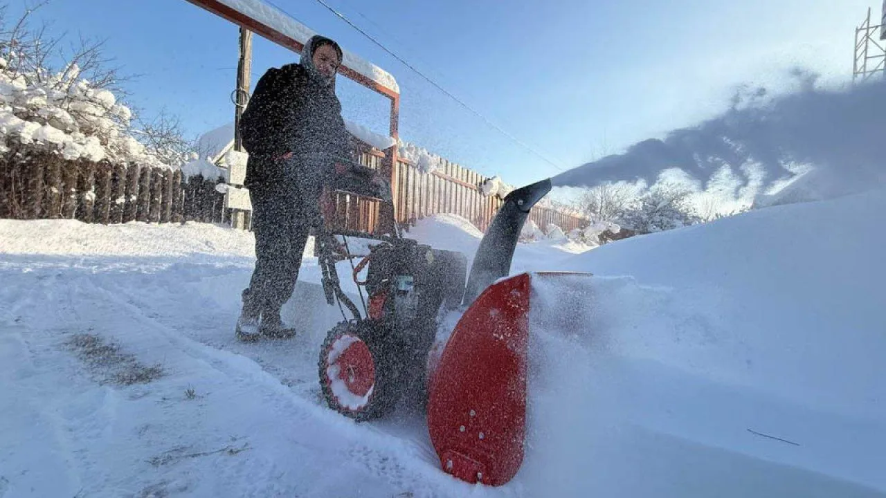 Правильная консервация снегоуборщика: важна очистка от влаги и зарядка батареи до 50%
