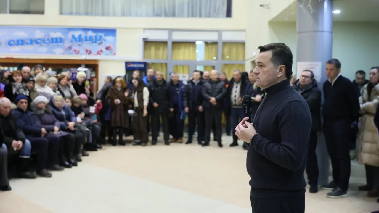 Андрей Воробьев: Завтра аварийные бригады начнут запускать квартирные стояки в Климовске