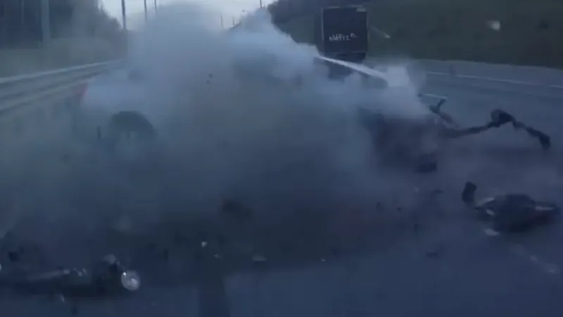 Свидетель ДТП спас пенсионера из задымленной машины под Талдомом