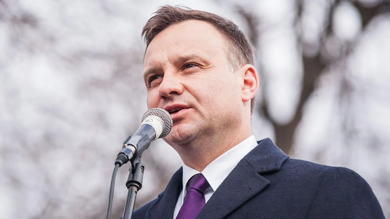 Дуда оскалил зубы: могут ли угрозы закрыть хаб по поставкам помощи Киеву стоить Польше места в НАТО