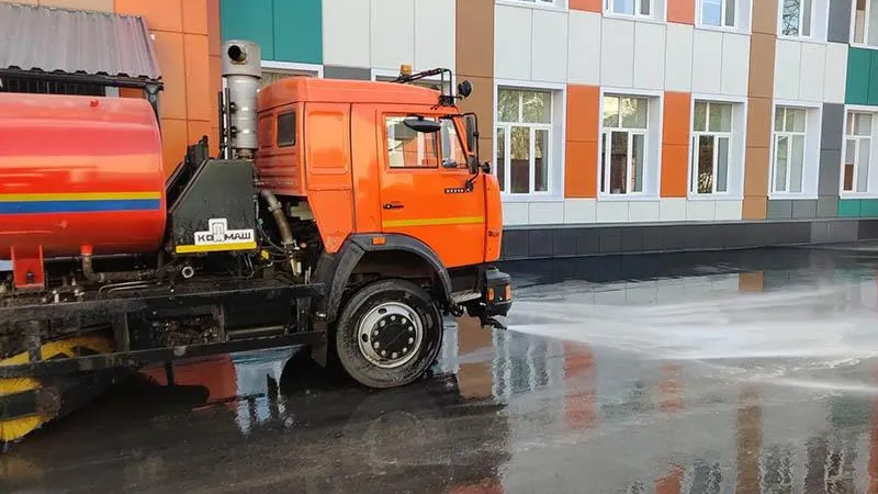 В Красноармейске коммунальные службы приступили к влажной уборке улиц