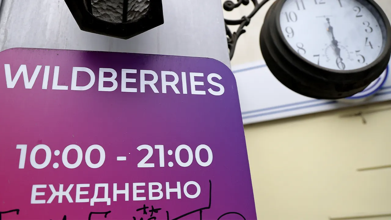 «Склады огромные, до туалета бежать далеко»: маркетплейс прислал мужчине салфетки, обмазанные фекалиями