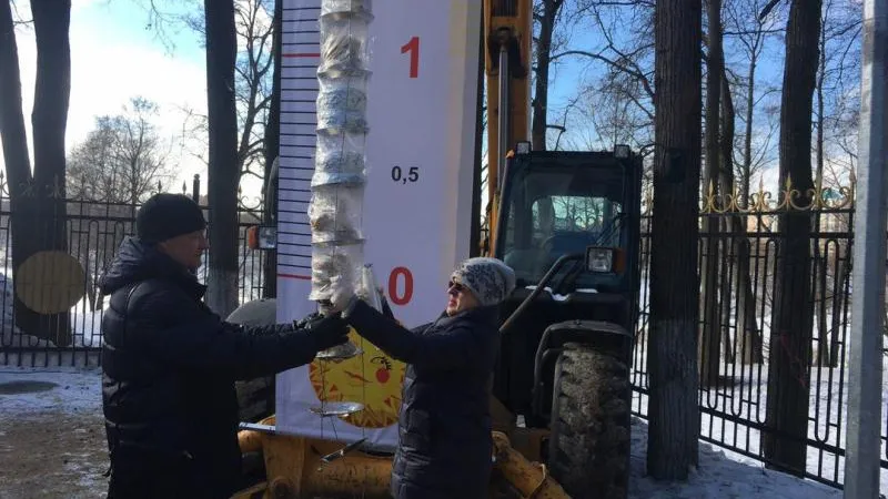Столб блинов в 6,5 метра испекли на Масленицу в Раменском
