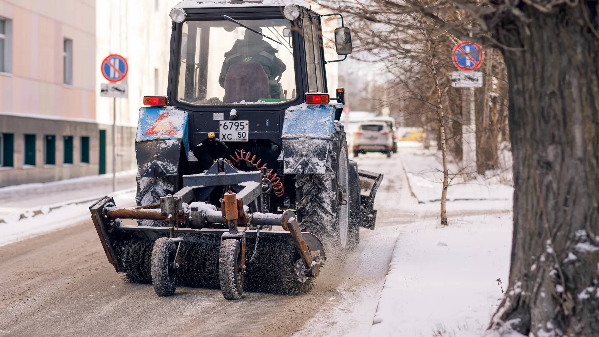 Указания от пятилетки: ребенок стал главным диспетчером для тракториста в снегопад в Подмосковье