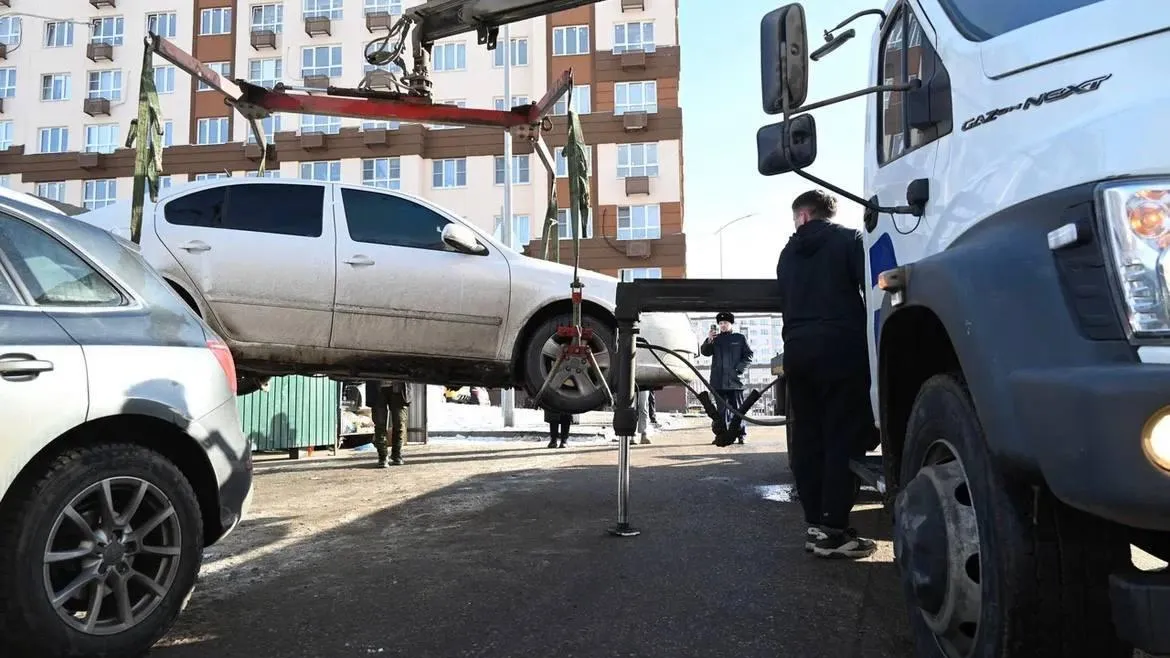 Со дворов Подмосковья эвакуировали более 60 автомобилей