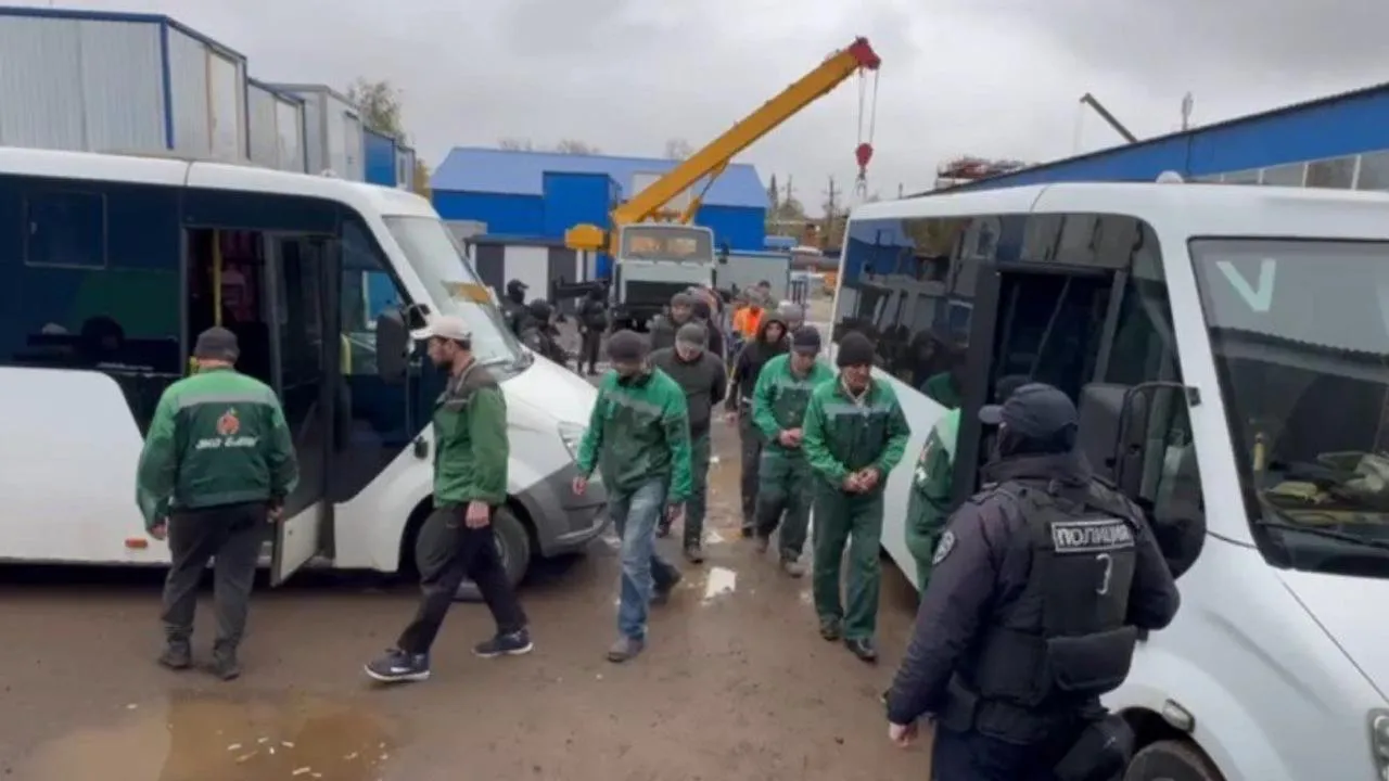 Более 20 нелегальных мигрантов выявили на предприятии в Пушкино