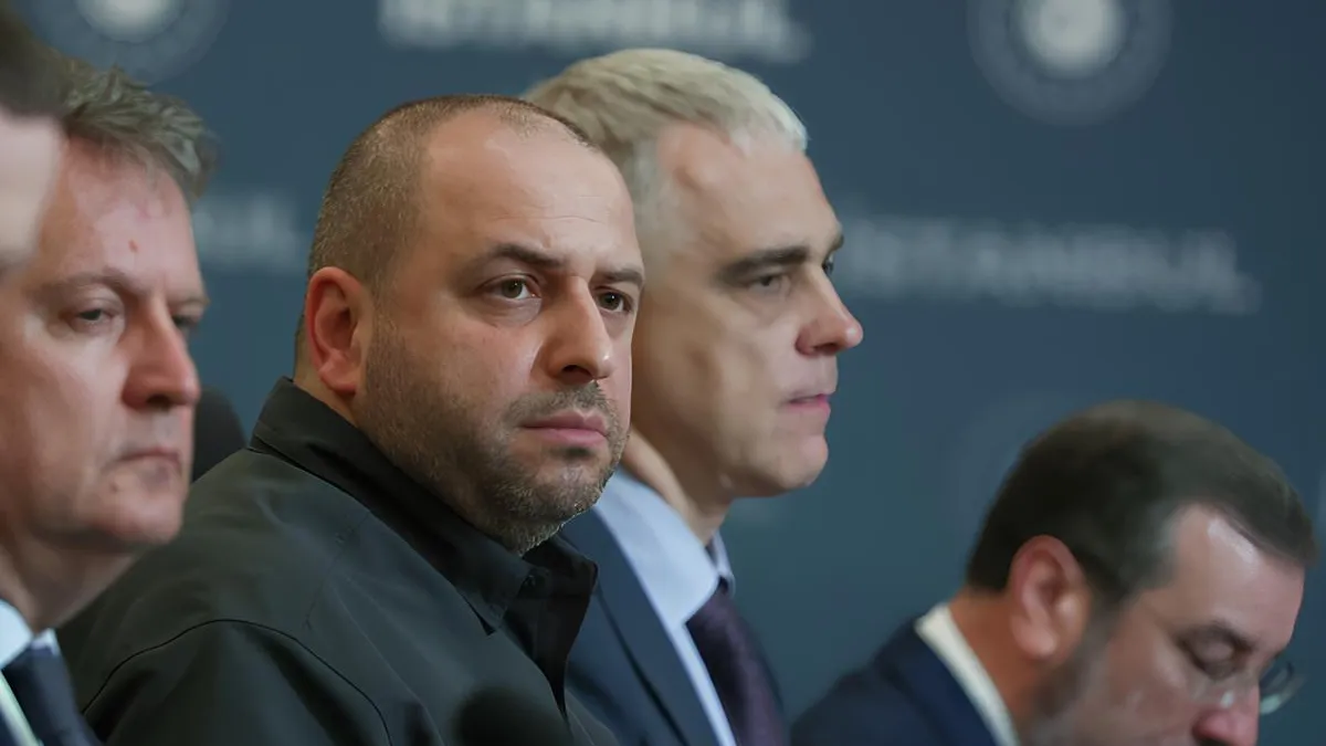 Украинская делегация на переговорах с представителями России во дворце Чираган в Стамбуле