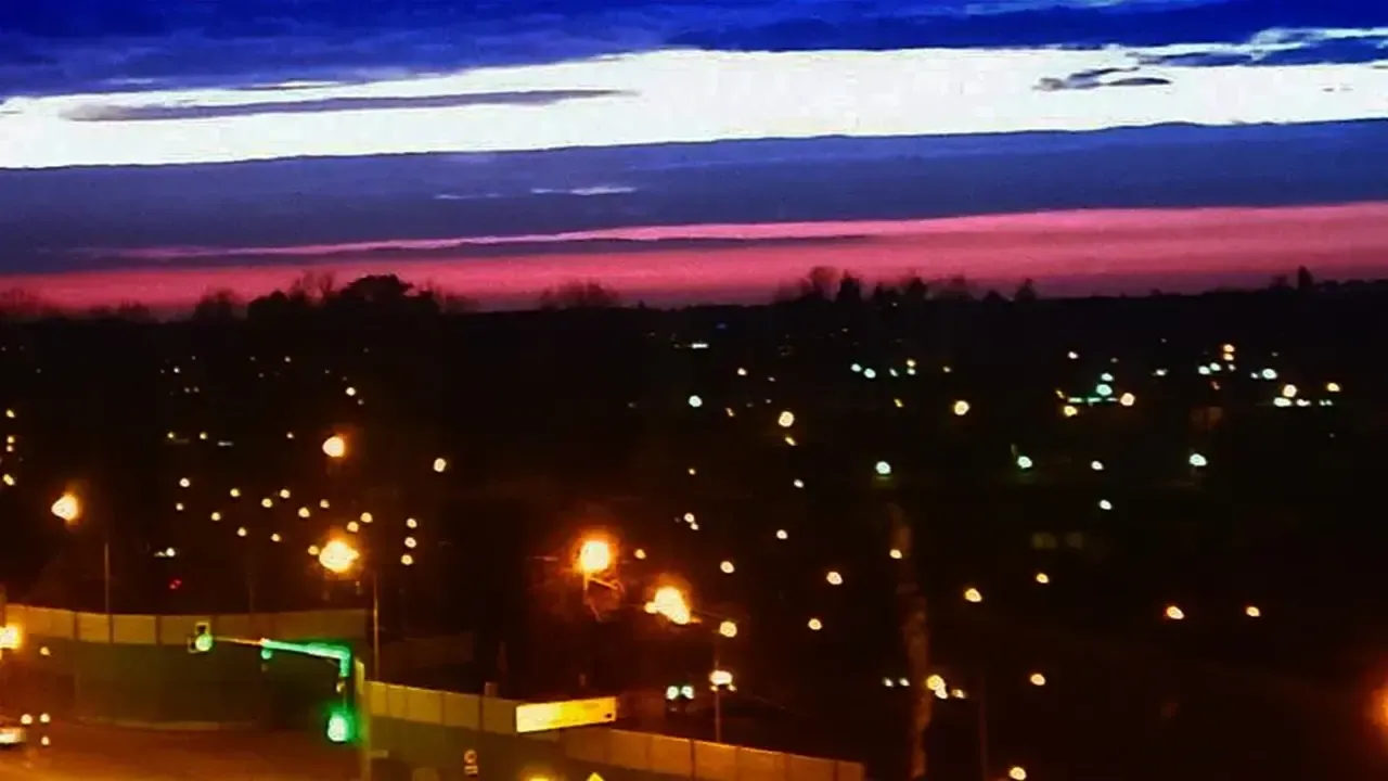 Одинцово замерло: жители заметили в небе необычное сочетание цветов